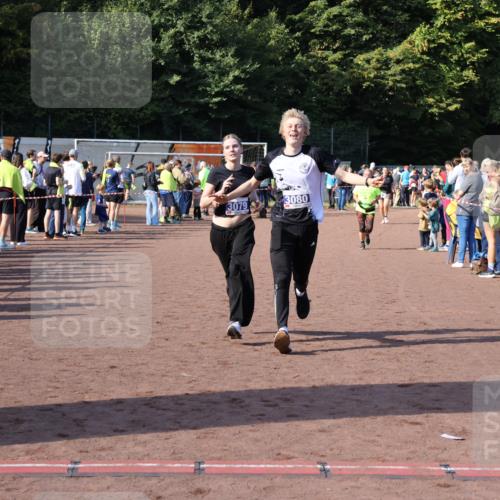 27.09.2026 - 35. Volkslauf durch das schöne Alstertal Strokosch-Dieckow http://msf.ph/oto/10584672 27.09.2026 11:35:13 Ziel 3079, 3080 meine-sportfotos.de