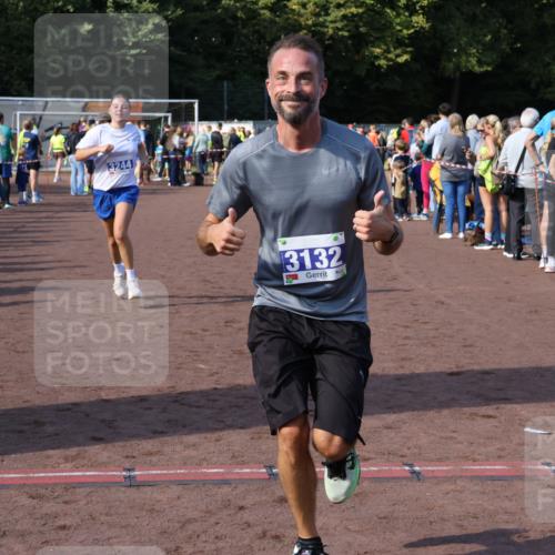 27.09.2026 - 35. Volkslauf durch das schöne Alstertal Strokosch-Dieckow http://msf.ph/oto/10584684 27.09.2026 11:35:05 Ziel 3132, 3244, 3999 meine-sportfotos.de