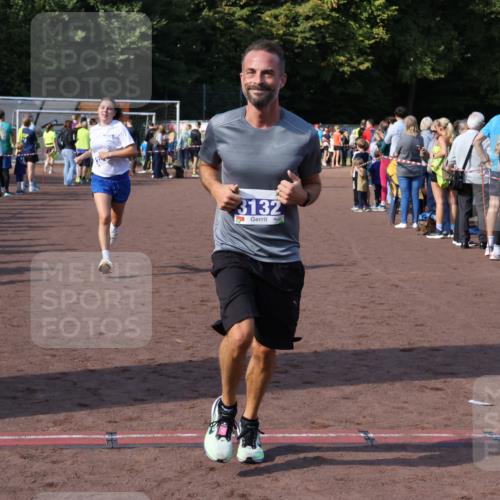 27.09.2026 - 35. Volkslauf durch das schöne Alstertal Strokosch-Dieckow http://msf.ph/oto/10584692 27.09.2026 11:35:05 Ziel 3132, 3244, 3999 meine-sportfotos.de