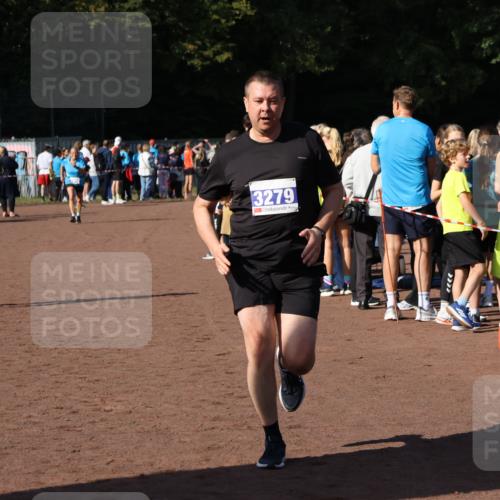 27.09.2026 - 35. Volkslauf durch das schöne Alstertal Strokosch-Dieckow http://msf.ph/oto/10584748 27.09.2026 11:34:46 Ziel 3168, 3279, 3327 meine-sportfotos.de