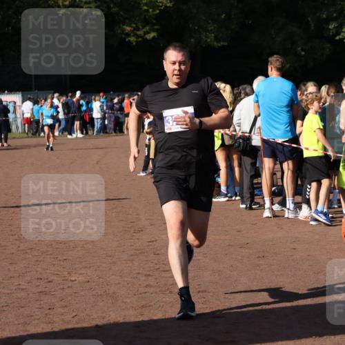 27.09.2026 - 35. Volkslauf durch das schöne Alstertal Strokosch-Dieckow http://msf.ph/oto/10584749 27.09.2026 11:34:46 Ziel 3168, 3279, 3327 meine-sportfotos.de