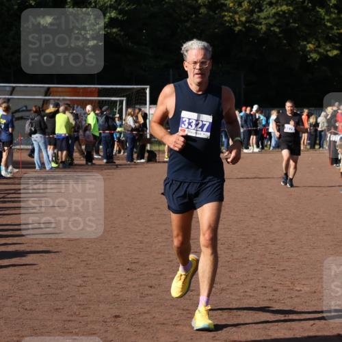 27.09.2026 - 35. Volkslauf durch das schöne Alstertal Strokosch-Dieckow http://msf.ph/oto/10584756 27.09.2026 11:34:41 Ziel 3127, 3279, 3327 meine-sportfotos.de