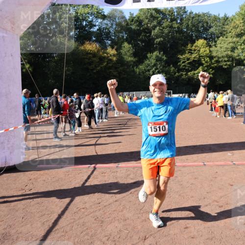 27.09.2026 - 35. Volkslauf durch das schöne Alstertal Strokosch-Dieckow http://msf.ph/oto/10584759 27.09.2026 11:50:44 Ziel 1510 meine-sportfotos.de