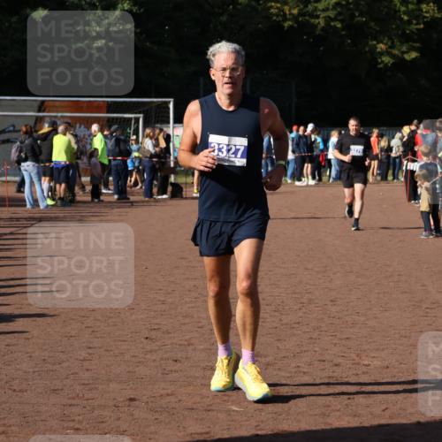 27.09.2026 - 35. Volkslauf durch das schöne Alstertal Strokosch-Dieckow http://msf.ph/oto/10584760 27.09.2026 11:34:41 Ziel 3127, 3279, 3327 meine-sportfotos.de