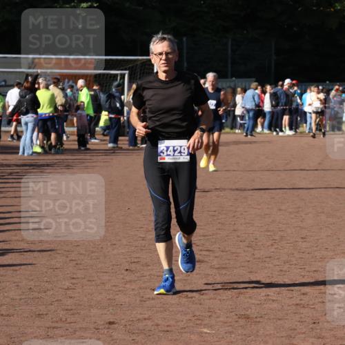 27.09.2026 - 35. Volkslauf durch das schöne Alstertal Strokosch-Dieckow http://msf.ph/oto/10584768 27.09.2026 11:34:33 Ziel 3127, 3359, 3429 meine-sportfotos.de