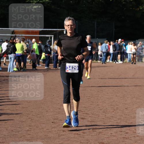 27.09.2026 - 35. Volkslauf durch das schöne Alstertal Strokosch-Dieckow http://msf.ph/oto/10584772 27.09.2026 11:34:33 Ziel 3127, 3359, 3429 meine-sportfotos.de