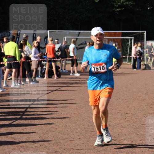 27.09.2026 - 35. Volkslauf durch das schöne Alstertal Strokosch-Dieckow http://msf.ph/oto/10584783 27.09.2026 11:50:42 Ziel 1510 meine-sportfotos.de