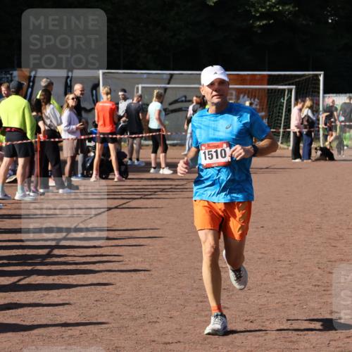 27.09.2026 - 35. Volkslauf durch das schöne Alstertal Strokosch-Dieckow http://msf.ph/oto/10584788 27.09.2026 11:50:42 Ziel 1510 meine-sportfotos.de