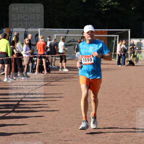 27.09.2026 - 35. Volkslauf durch das schöne Alstertal Strokosch-Dieckow http://msf.ph/oto/10584792 27.09.2026 11:50:42 Ziel 1510 meine-sportfotos.de