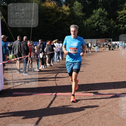 27.09.2026 - 35. Volkslauf durch das schöne Alstertal Strokosch-Dieckow http://msf.ph/oto/10584817 27.09.2026 11:50:33 Ziel 1468, 1726 meine-sportfotos.de