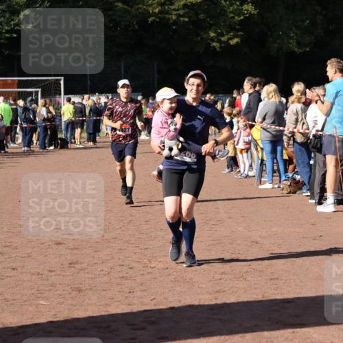 27.09.2026 - 35. Volkslauf durch das schöne Alstertal Strokosch-Dieckow http://msf.ph/oto/10584831 27.09.2026 11:34:16 Ziel 1427, 3085, 3086, 3953 meine-sportfotos.de