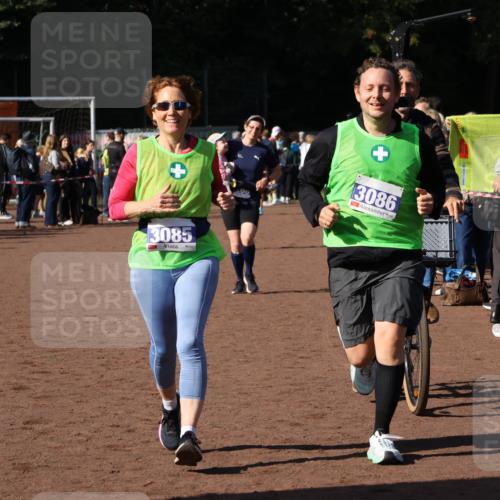 27.09.2026 - 35. Volkslauf durch das schöne Alstertal Strokosch-Dieckow http://msf.ph/oto/10584835 27.09.2026 11:34:12 Ziel 1427, 3085, 3086, 3953 meine-sportfotos.de