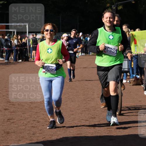27.09.2026 - 35. Volkslauf durch das schöne Alstertal Strokosch-Dieckow http://msf.ph/oto/10584839 27.09.2026 11:34:12 Ziel 1427, 3085, 3086, 3953 meine-sportfotos.de