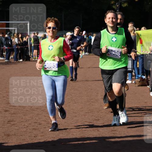 27.09.2026 - 35. Volkslauf durch das schöne Alstertal Strokosch-Dieckow http://msf.ph/oto/10584840 27.09.2026 11:34:12 Ziel 1427, 3085, 3086, 3953 meine-sportfotos.de