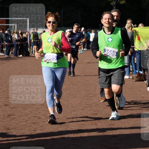 27.09.2026 - 35. Volkslauf durch das schöne Alstertal Strokosch-Dieckow http://msf.ph/oto/10584842 27.09.2026 11:34:12 Ziel 1427, 3085, 3086, 3953 meine-sportfotos.de