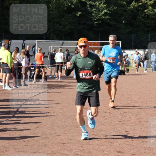 27.09.2026 - 35. Volkslauf durch das schöne Alstertal Strokosch-Dieckow http://msf.ph/oto/10584851 27.09.2026 11:50:29 Ziel 1468, 1726 meine-sportfotos.de