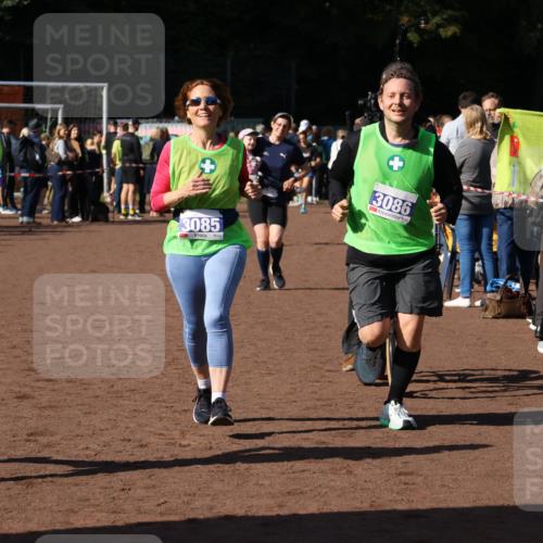 27.09.2026 - 35. Volkslauf durch das schöne Alstertal Strokosch-Dieckow http://msf.ph/oto/10584852 27.09.2026 11:34:11 Ziel 1427, 3085, 3086, 3953 meine-sportfotos.de