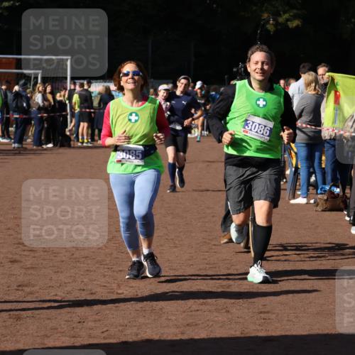 27.09.2026 - 35. Volkslauf durch das schöne Alstertal Strokosch-Dieckow http://msf.ph/oto/10584854 27.09.2026 11:34:11 Ziel 1427, 3085, 3086, 3953 meine-sportfotos.de