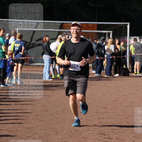 27.09.2026 - 35. Volkslauf durch das schöne Alstertal Strokosch-Dieckow http://msf.ph/oto/10584861 27.09.2026 11:34:09 Ziel 3085, 3086, 3953 meine-sportfotos.de