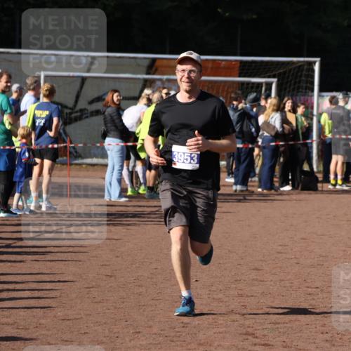 27.09.2026 - 35. Volkslauf durch das schöne Alstertal Strokosch-Dieckow http://msf.ph/oto/10584863 27.09.2026 11:34:09 Ziel 3085, 3086, 3953 meine-sportfotos.de