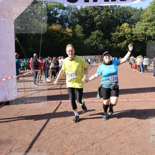 27.09.2026 - 35. Volkslauf durch das schöne Alstertal Strokosch-Dieckow http://msf.ph/oto/10584872 27.09.2026 11:50:24 Ziel 1468, 1726, 3189, 3191 meine-sportfotos.de