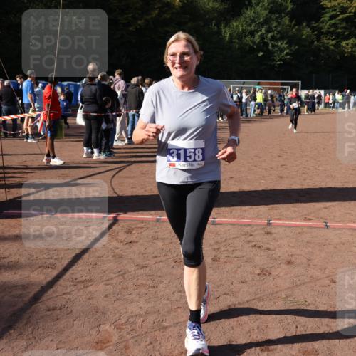 27.09.2026 - 35. Volkslauf durch das schöne Alstertal Strokosch-Dieckow http://msf.ph/oto/10584875 27.09.2026 11:33:46 Ziel 3158, 3178, 3982 meine-sportfotos.de