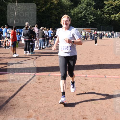 27.09.2026 - 35. Volkslauf durch das schöne Alstertal Strokosch-Dieckow http://msf.ph/oto/10584882 27.09.2026 11:33:46 Ziel 3158, 3178, 3982 meine-sportfotos.de