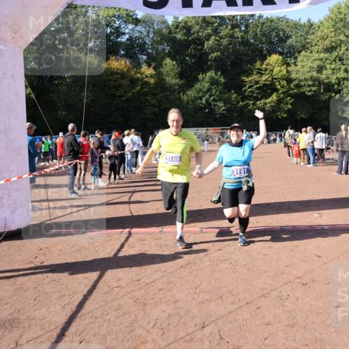 27.09.2026 - 35. Volkslauf durch das schöne Alstertal Strokosch-Dieckow http://msf.ph/oto/10584885 27.09.2026 11:50:24 Ziel 1468, 1726, 3189, 3191 meine-sportfotos.de