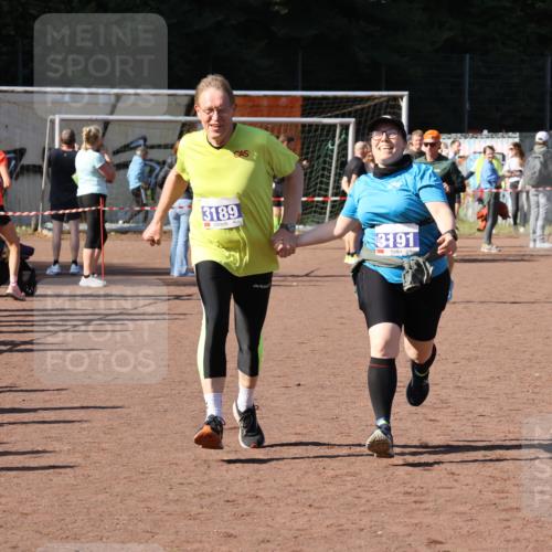 27.09.2026 - 35. Volkslauf durch das schöne Alstertal Strokosch-Dieckow http://msf.ph/oto/10584903 27.09.2026 11:50:20 Ziel 3189, 3191 meine-sportfotos.de