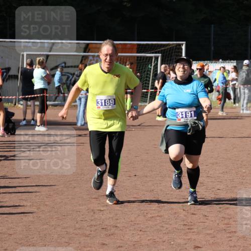 27.09.2026 - 35. Volkslauf durch das schöne Alstertal Strokosch-Dieckow http://msf.ph/oto/10584908 27.09.2026 11:50:20 Ziel 3189, 3191 meine-sportfotos.de
