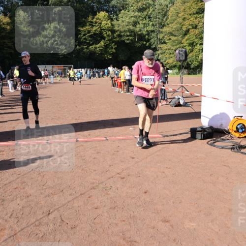 27.09.2026 - 35. Volkslauf durch das schöne Alstertal Strokosch-Dieckow http://msf.ph/oto/10584935 27.09.2026 11:50:15 Ziel 1449, 1515, 3043, 3044, 3189, 3191, 3193 meine-sportfotos.de