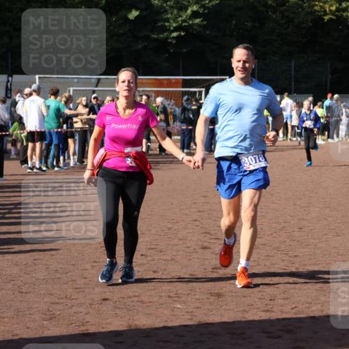 27.09.2026 - 35. Volkslauf durch das schöne Alstertal Strokosch-Dieckow http://msf.ph/oto/10584942 27.09.2026 11:33:16 Ziel 3077, 3078, 3114, 3226 meine-sportfotos.de
