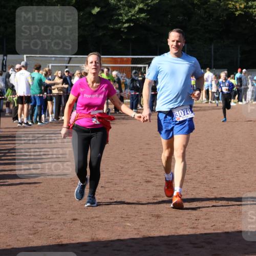 27.09.2026 - 35. Volkslauf durch das schöne Alstertal Strokosch-Dieckow http://msf.ph/oto/10584944 27.09.2026 11:33:16 Ziel 3077, 3078, 3114, 3226 meine-sportfotos.de