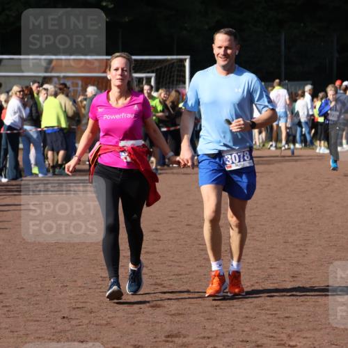 27.09.2026 - 35. Volkslauf durch das schöne Alstertal Strokosch-Dieckow http://msf.ph/oto/10584949 27.09.2026 11:33:14 Ziel 3077, 3078 meine-sportfotos.de