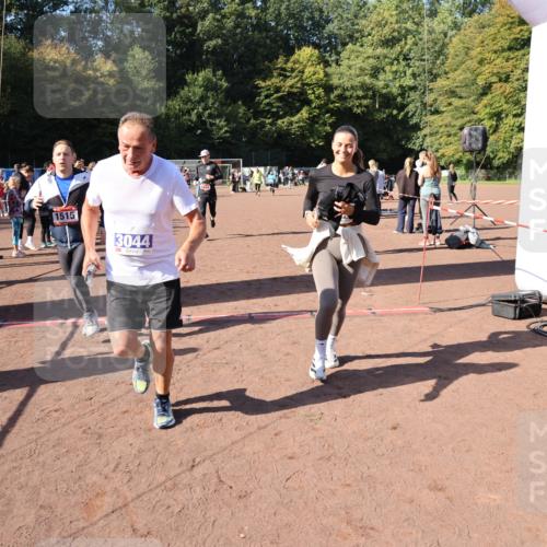 27.09.2026 - 35. Volkslauf durch das schöne Alstertal Strokosch-Dieckow http://msf.ph/oto/10584960 27.09.2026 11:50:13 Ziel 1449, 1515, 3043, 3044, 3193 meine-sportfotos.de