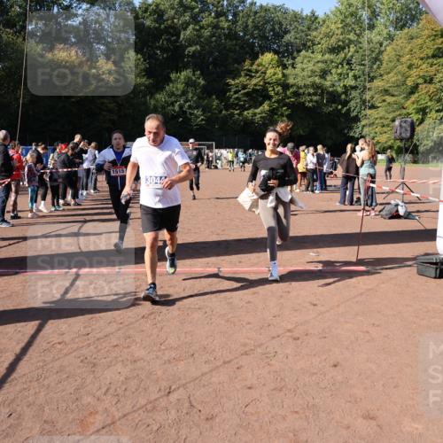 27.09.2026 - 35. Volkslauf durch das schöne Alstertal Strokosch-Dieckow http://msf.ph/oto/10584965 27.09.2026 11:50:12 Ziel 1449, 1515, 3043, 3044, 3193 meine-sportfotos.de