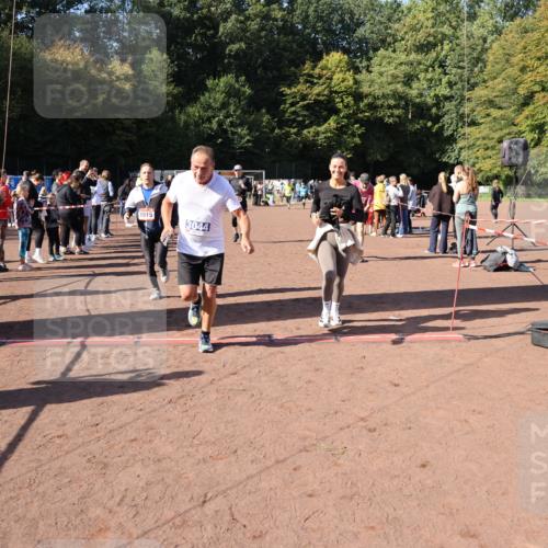 27.09.2026 - 35. Volkslauf durch das schöne Alstertal Strokosch-Dieckow http://msf.ph/oto/10584972 27.09.2026 11:50:12 Ziel 1449, 1515, 3043, 3044, 3193 meine-sportfotos.de
