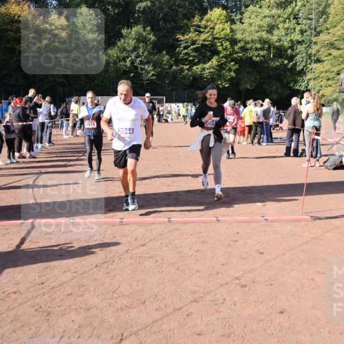 27.09.2026 - 35. Volkslauf durch das schöne Alstertal Strokosch-Dieckow http://msf.ph/oto/10584981 27.09.2026 11:50:12 Ziel 1449, 1515, 3043, 3044, 3193 meine-sportfotos.de