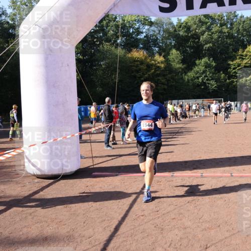 27.09.2026 - 35. Volkslauf durch das schöne Alstertal Strokosch-Dieckow http://msf.ph/oto/10584996 27.09.2026 11:50:08 Ziel 1449, 1515, 1544, 3043, 3044, 3193 meine-sportfotos.de