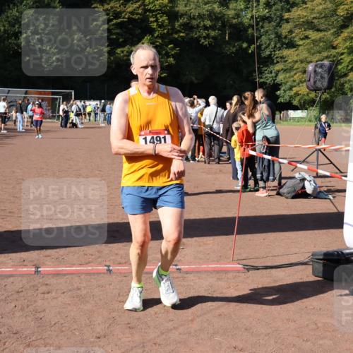 27.09.2026 - 35. Volkslauf durch das schöne Alstertal Strokosch-Dieckow http://msf.ph/oto/10585028 27.09.2026 11:48:34 Ziel 1491, 1677, 2980 meine-sportfotos.de