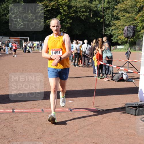 27.09.2026 - 35. Volkslauf durch das schöne Alstertal Strokosch-Dieckow http://msf.ph/oto/10585033 27.09.2026 11:48:34 Ziel 1491, 1677, 2980 meine-sportfotos.de