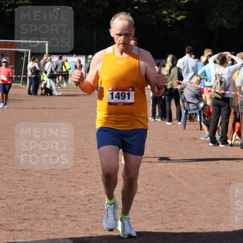 27.09.2026 - 35. Volkslauf durch das schöne Alstertal Strokosch-Dieckow http://msf.ph/oto/10585035 27.09.2026 11:48:33 Ziel 1491, 1677, 2980 meine-sportfotos.de