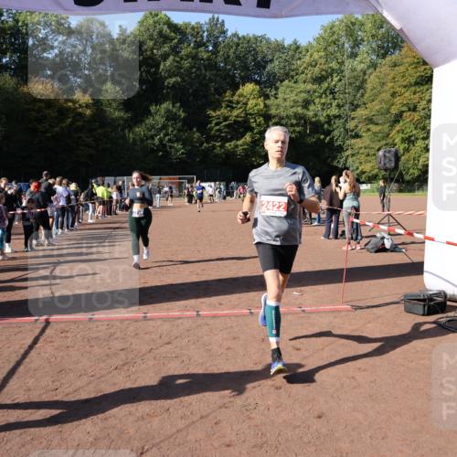 27.09.2026 - 35. Volkslauf durch das schöne Alstertal Strokosch-Dieckow http://msf.ph/oto/10585036 27.09.2026 11:50:00 Ziel 1544, 2422, 3156, 3238 meine-sportfotos.de