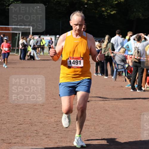 27.09.2026 - 35. Volkslauf durch das schöne Alstertal Strokosch-Dieckow http://msf.ph/oto/10585037 27.09.2026 11:48:33 Ziel 1491, 1677, 2980 meine-sportfotos.de