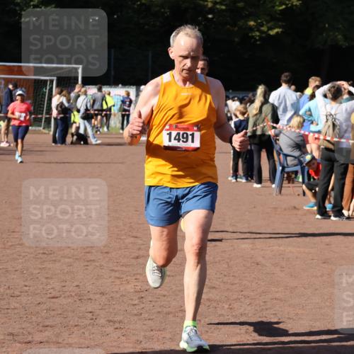 27.09.2026 - 35. Volkslauf durch das schöne Alstertal Strokosch-Dieckow http://msf.ph/oto/10585038 27.09.2026 11:48:33 Ziel 1491, 1677, 2980 meine-sportfotos.de