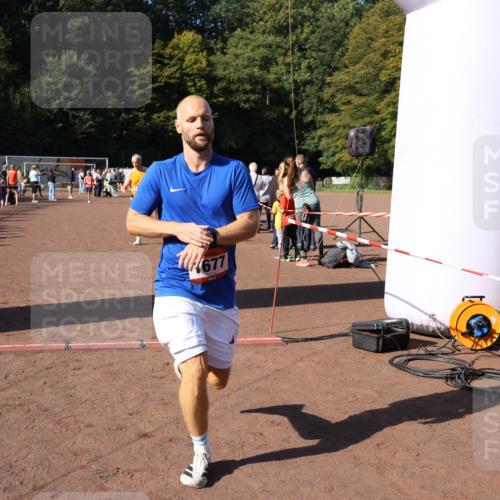 27.09.2026 - 35. Volkslauf durch das schöne Alstertal Strokosch-Dieckow http://msf.ph/oto/10585042 27.09.2026 11:48:31 Ziel 1491, 1677, 2980 meine-sportfotos.de