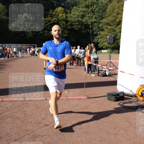 27.09.2026 - 35. Volkslauf durch das schöne Alstertal Strokosch-Dieckow http://msf.ph/oto/10585045 27.09.2026 11:48:31 Ziel 1491, 1677, 2980 meine-sportfotos.de