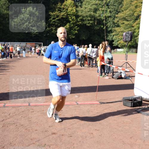 27.09.2026 - 35. Volkslauf durch das schöne Alstertal Strokosch-Dieckow http://msf.ph/oto/10585049 27.09.2026 11:48:31 Ziel 1491, 1677, 2980 meine-sportfotos.de