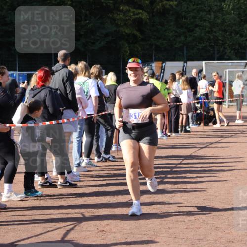27.09.2026 - 35. Volkslauf durch das schöne Alstertal Strokosch-Dieckow http://msf.ph/oto/10585051 27.09.2026 11:49:57 Ziel 2422, 3156, 3238 meine-sportfotos.de