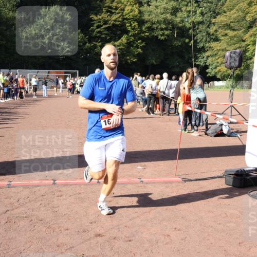 27.09.2026 - 35. Volkslauf durch das schöne Alstertal Strokosch-Dieckow http://msf.ph/oto/10585052 27.09.2026 11:48:31 Ziel 1491, 1677, 2980 meine-sportfotos.de